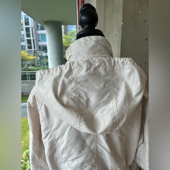 Lightweight jacket, size Large - Picture 11 of 11